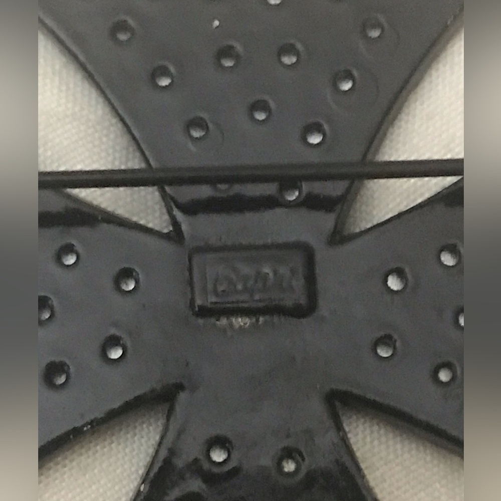 Vintage Maltese Cross Capri Pendant - Picture 8 of 8
